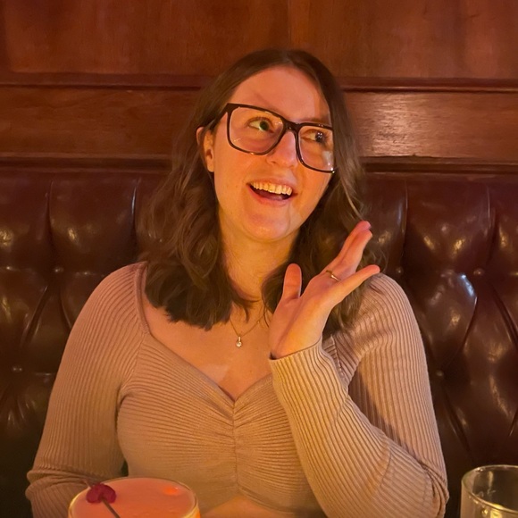 Meet your Posher, Kira - Picture 3 of 3